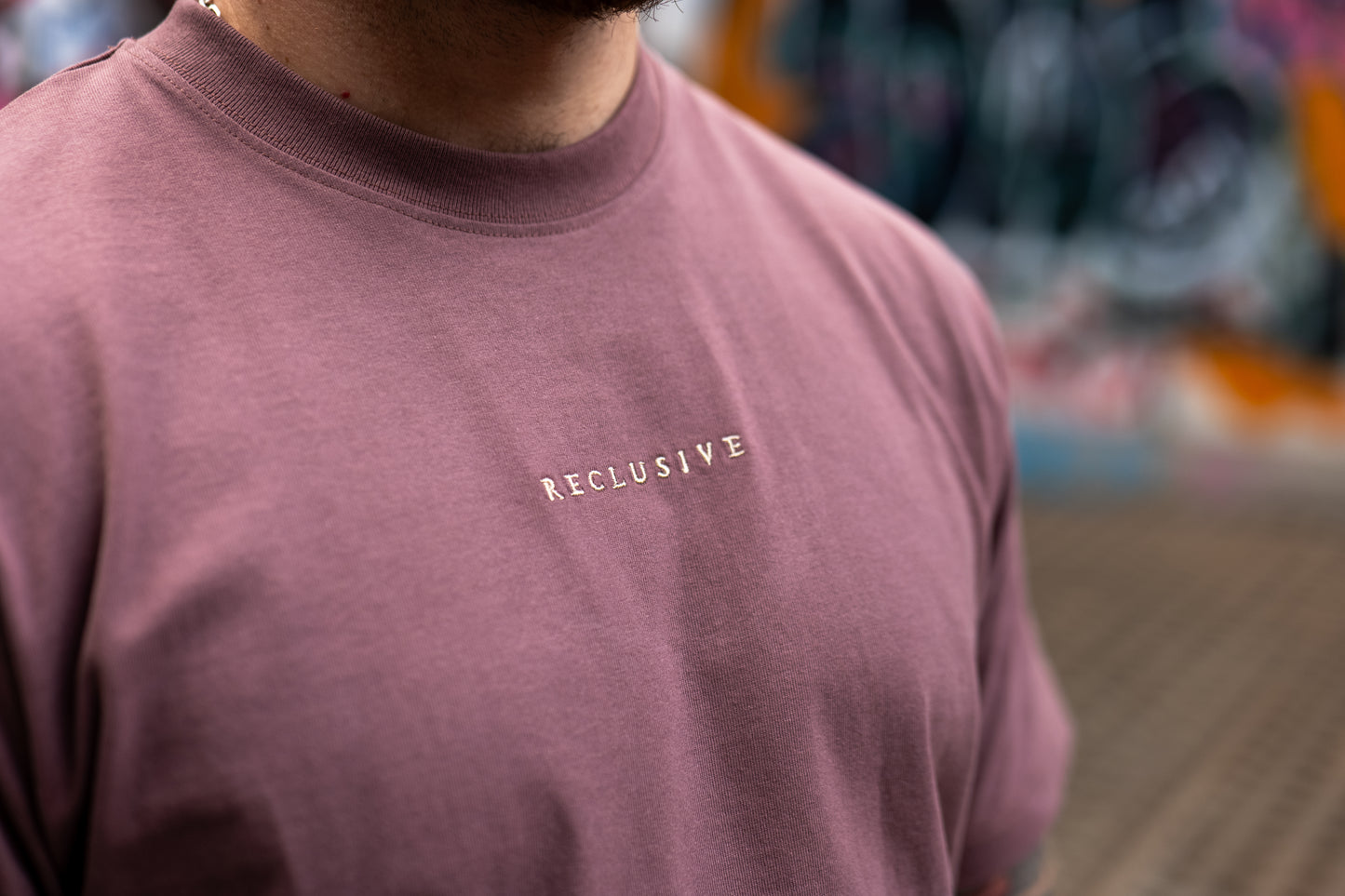 T-shirt - Reclusive - Creme logo